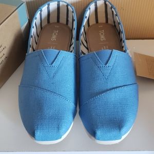 TOMS Men's Classic Canvas Slip-ons